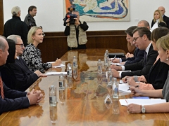 Le président du TPIY, Carmel Agius, rencontre le président serbe Aleksandar Vučić à Belgrade le 1er novembre 2017